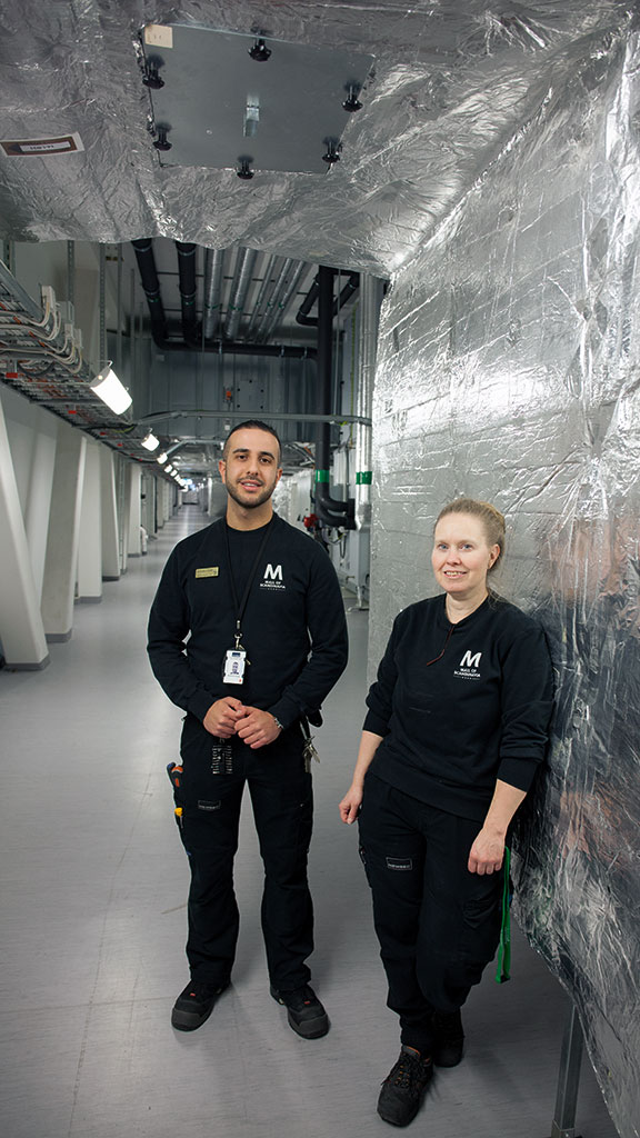 Muhammet Uludag och Marika Ågren i det 250 meter långa fläktrummet. Foto: Marie Granmar