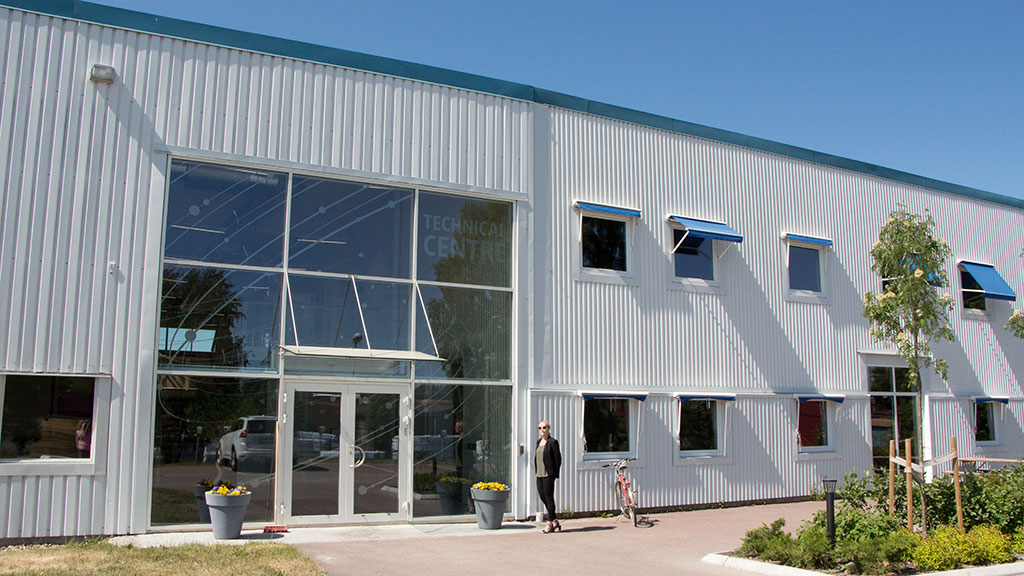 Huvudentrén till teknikcentret. Foto: Marie Granmar